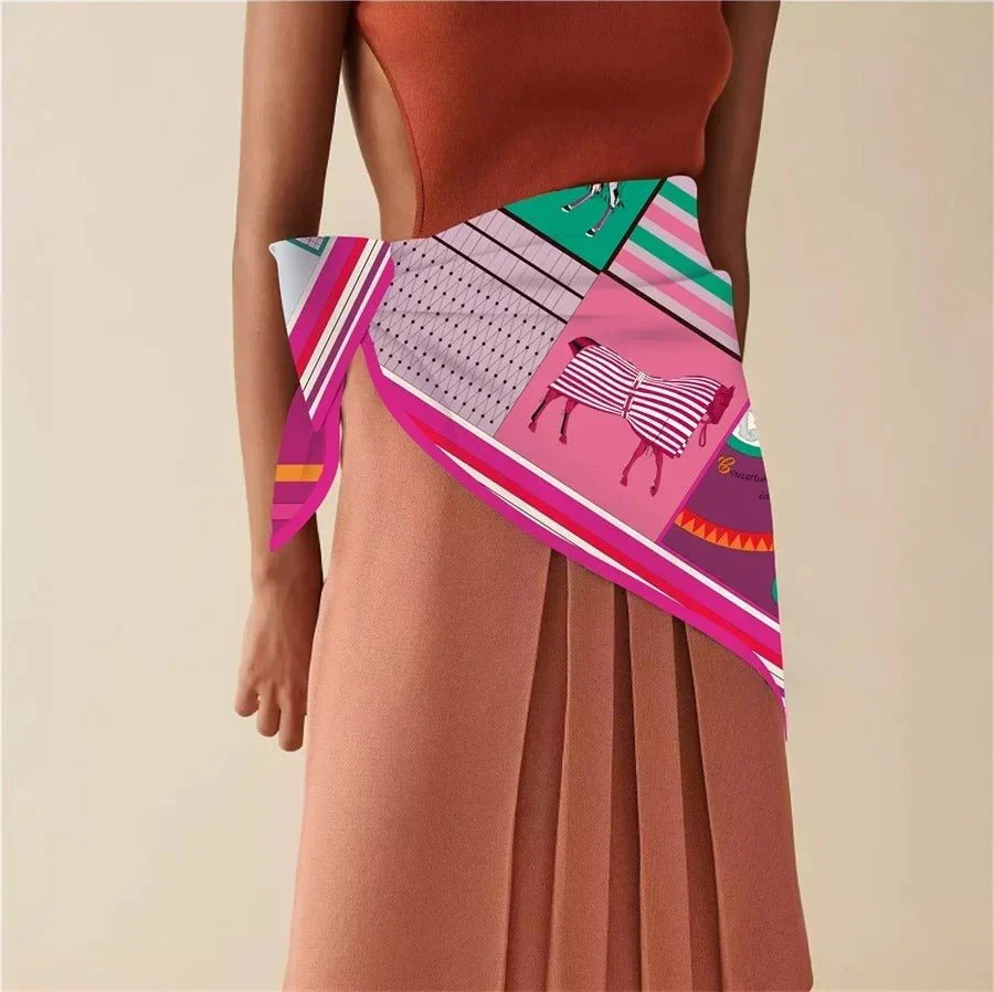 Foulard effet soie imprimé rose chevaux – Image 4