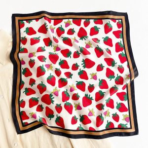 Foulard soie naturelle motif fraise