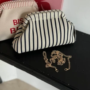 Pochette rayée bleue