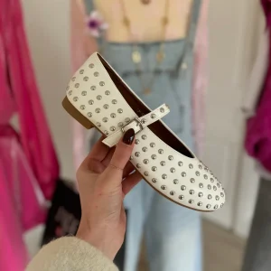 Ballerine à clou blanche