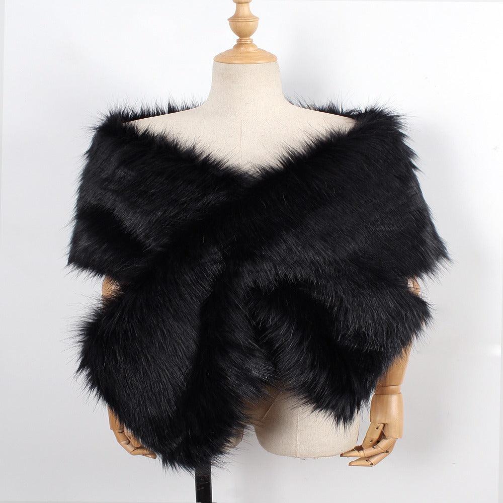 Longue écharpe croisée en fausse fourrure – Image 6