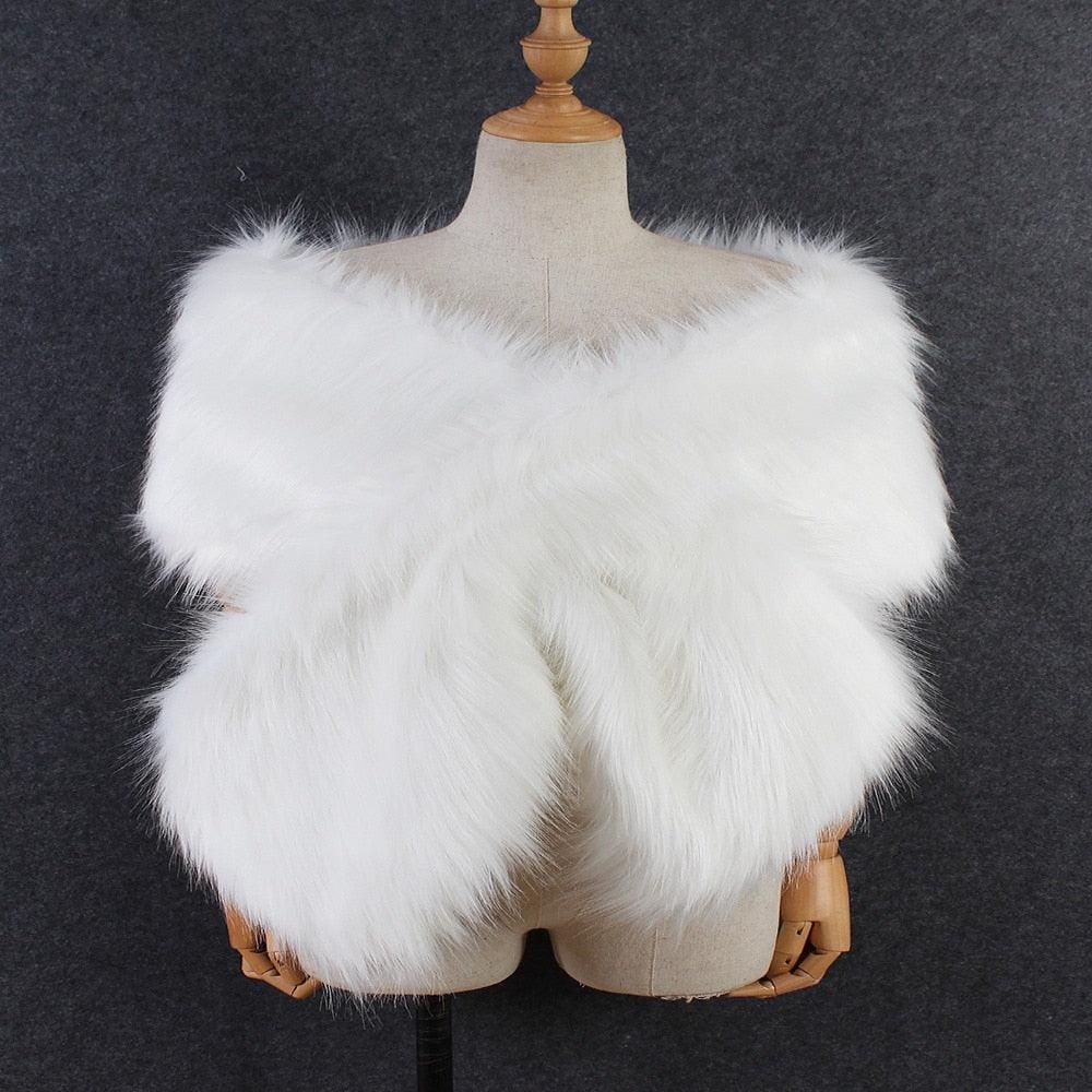 Longue écharpe croisée en fausse fourrure – Image 3