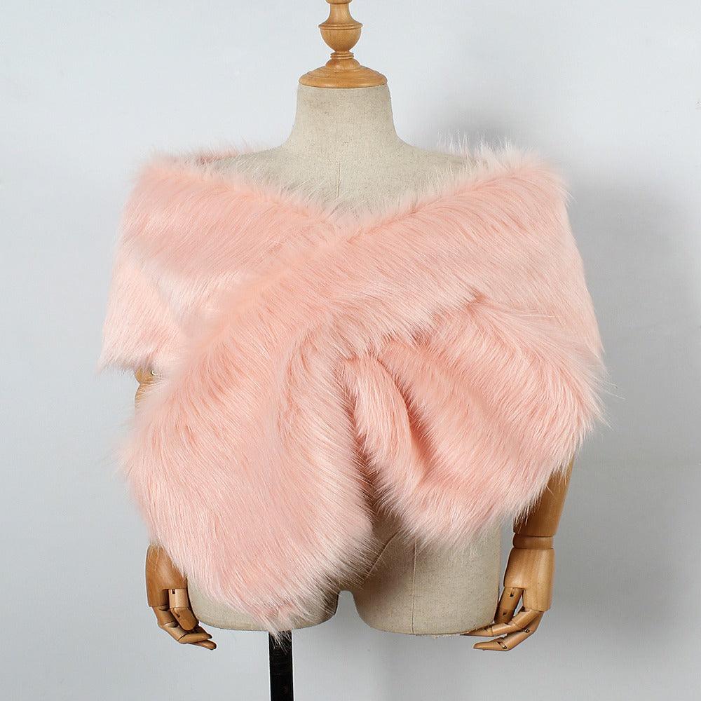 Longue écharpe croisée en fausse fourrure – Image 9