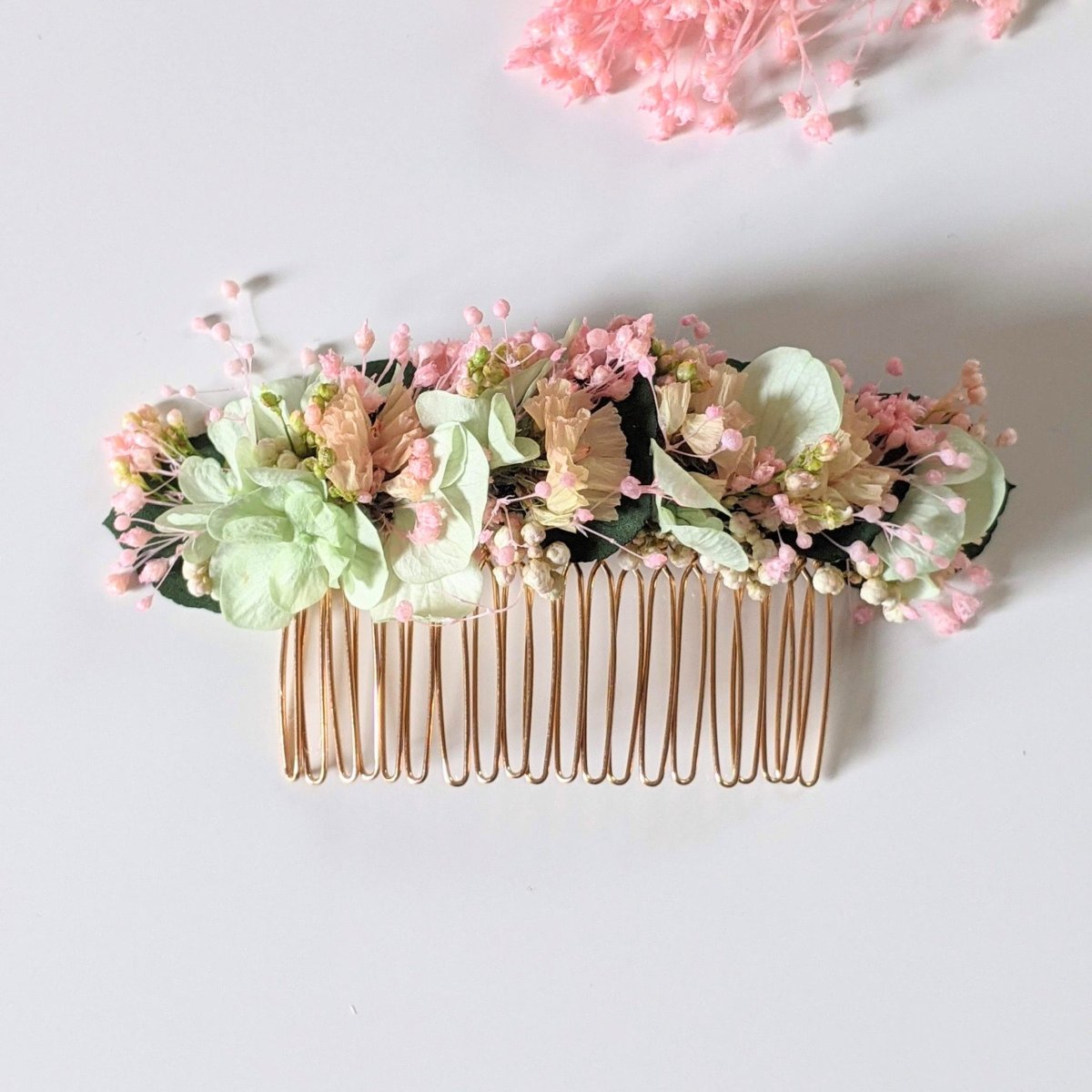 Peigne à cheveux fleuri pour coiffure de mariage en fleurs séchées & fleurs stabilisées, Catalina – Image 2
