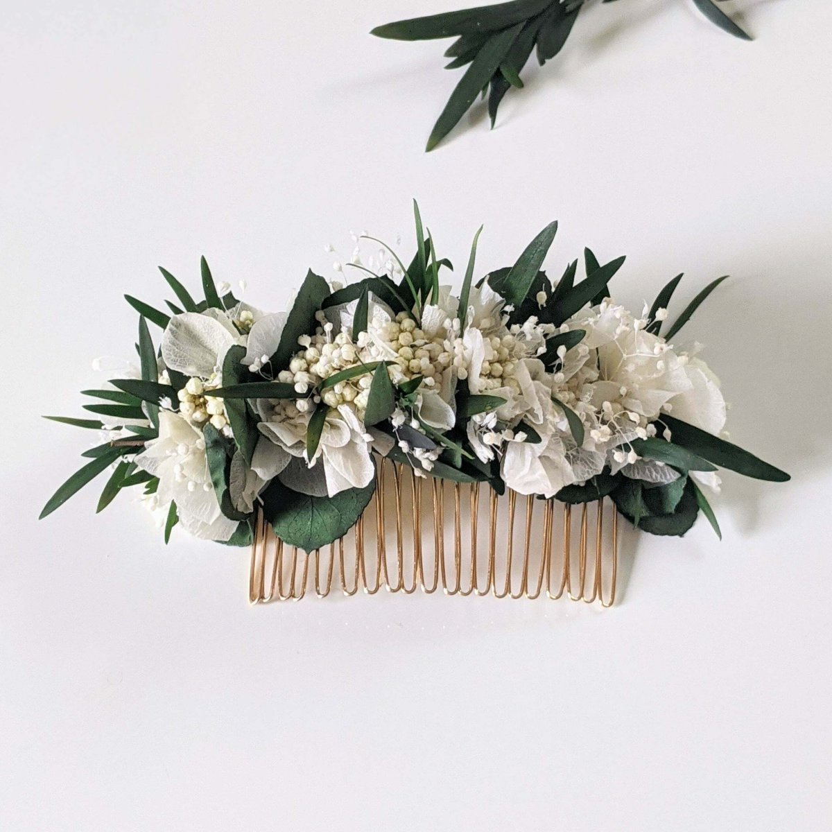 Peigne à cheveux fleuri pour coiffure de mariage en fleurs stabilisées, Frida – Image 3