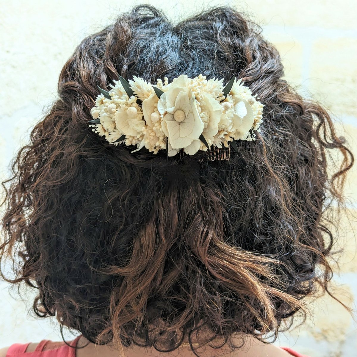 Peigne à cheveux fleuri pour coiffure de mariage en fleurs séchées & fleurs stabilisées, Inès – Image 6