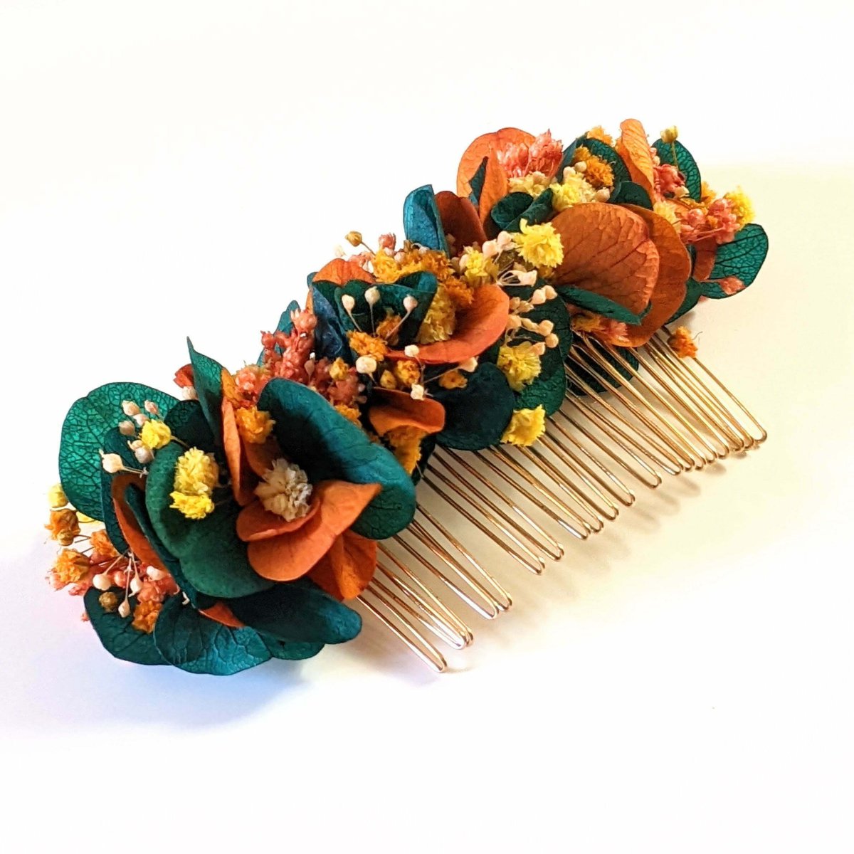 Peigne à cheveux fleuri pour coiffure de mariage en fleurs stabilisées oranges et bleues, Nila – Image 2