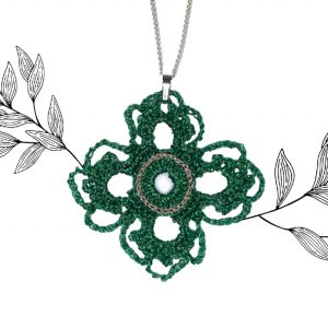Pendentif Losange en dentelle au crochet