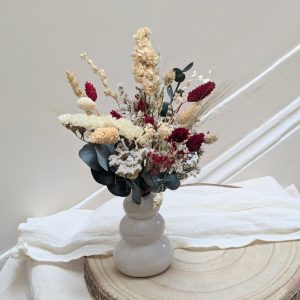 Petit bouquet de fleurs séchées aux couleurs rouges et vertes, Sofia