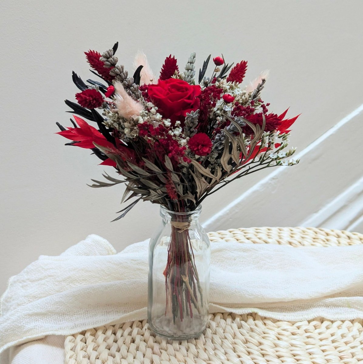 Petit bouquet de fleurs séchées et stabilisées rouges et roses, Darling – Image 3