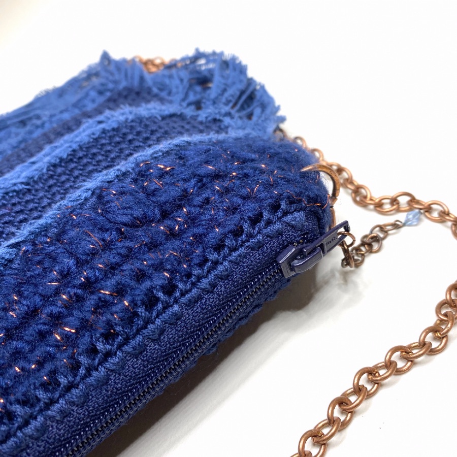 Pochette bleu pour téléphone au crochet – Image 4