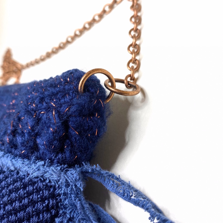 Pochette bleu pour téléphone au crochet – Image 5