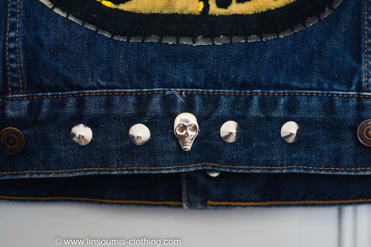 2nd version "Behind bars" chainstitched by hand Levi's Jacket/ Veste levis vintage brodée main et patchée – Image 9