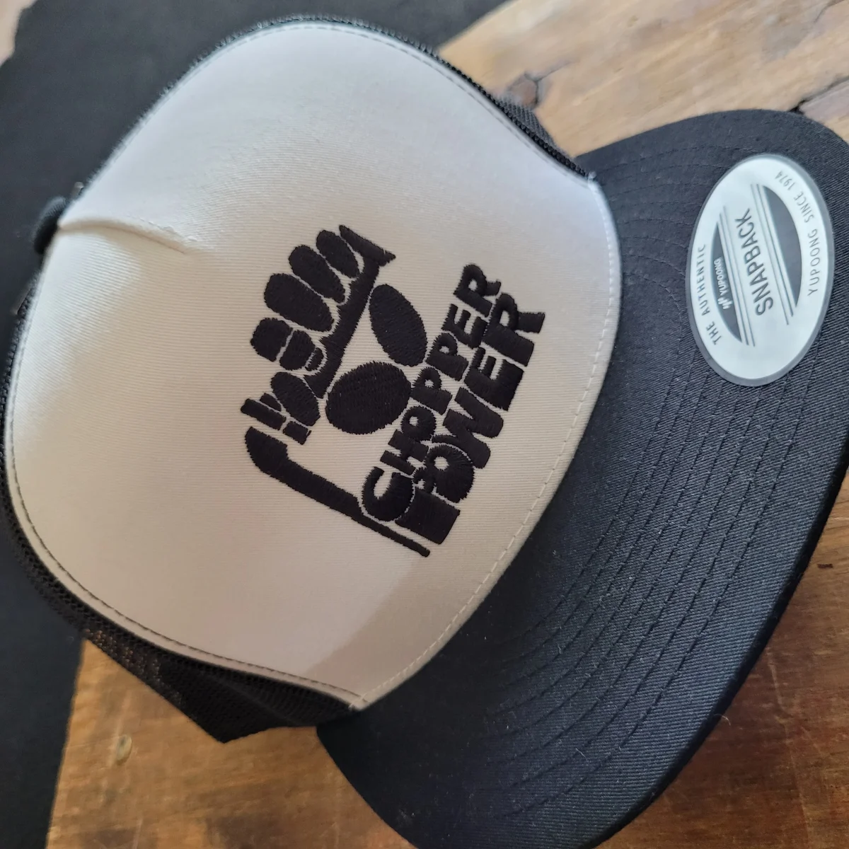 Trucker Cap Brodé "CHOPPER POWER" Version Fond Blanc / Noir – Image 8