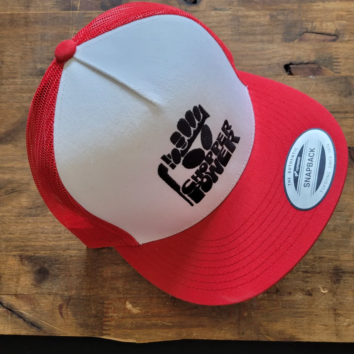 Trucker Cap Brodé "CHOPPER POWER" Version Fond Blanc / Rouge