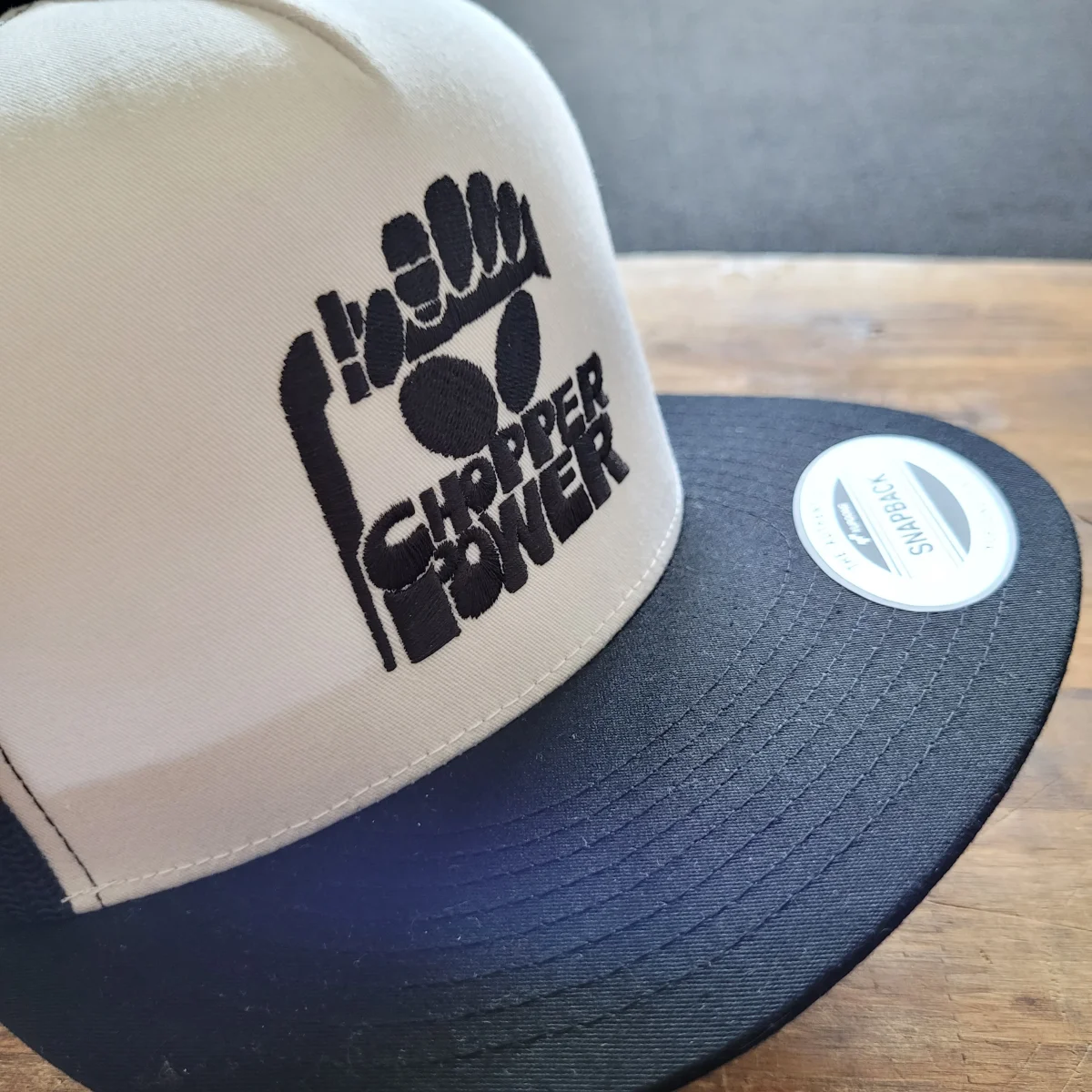 Trucker Cap Brodé "CHOPPER POWER" Version Fond Blanc / Noir – Image 9