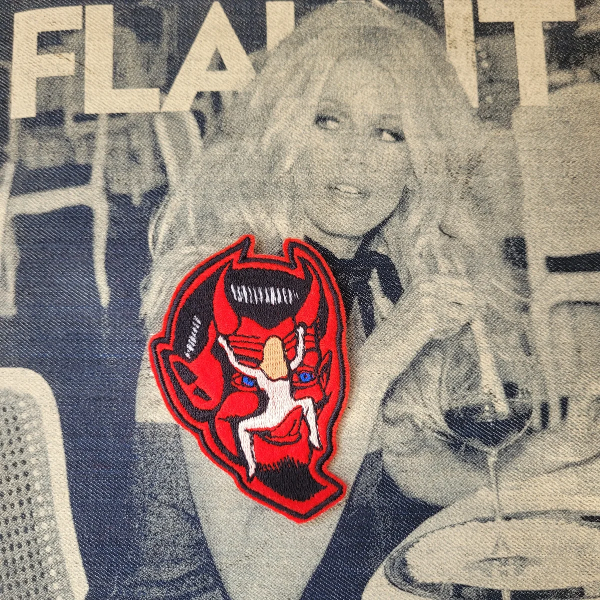 Patch Brodé" Woman on devil's tong"