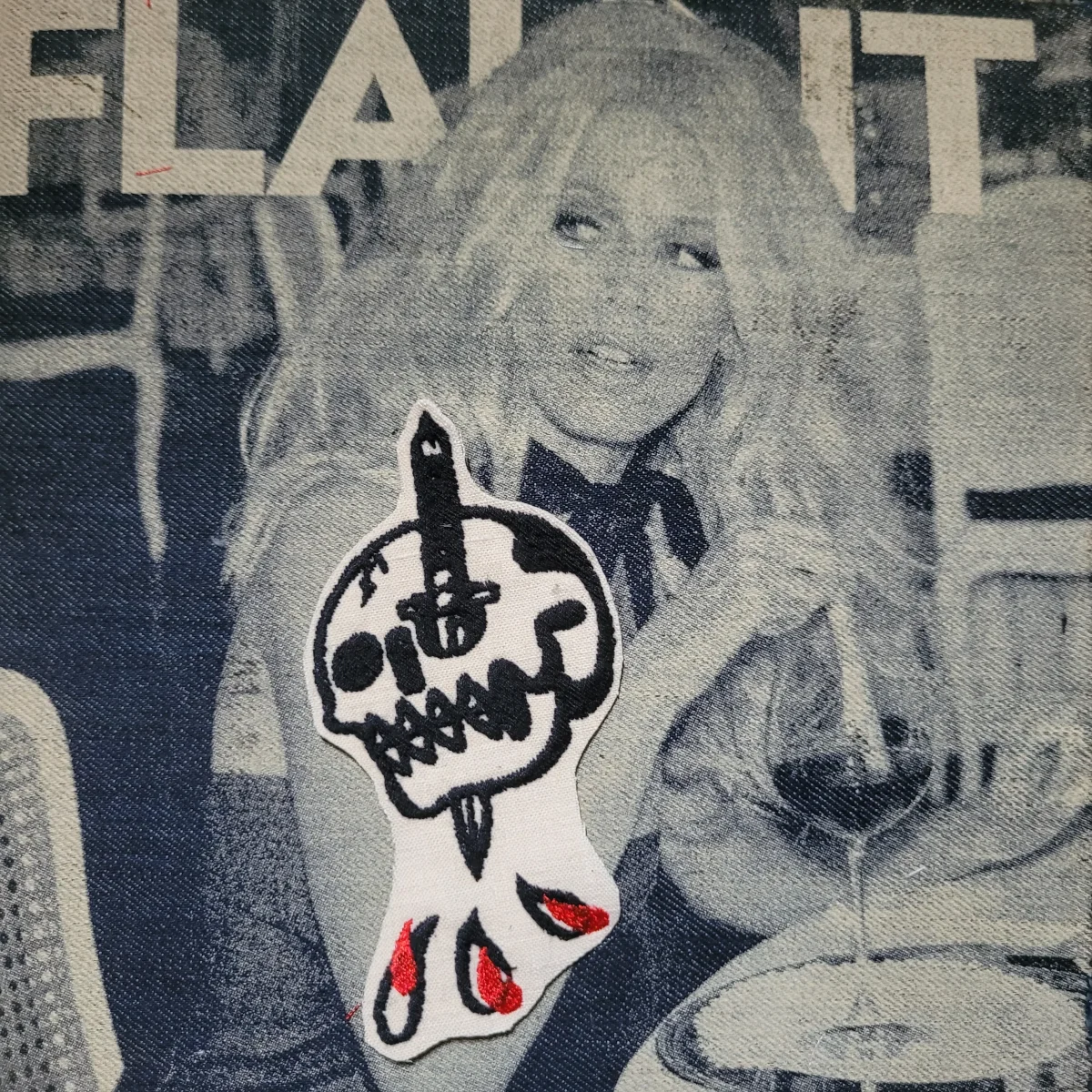 Patch Brodé "Knife in the eye" vintage SUR VIEUX TISSU COTON – Image 5