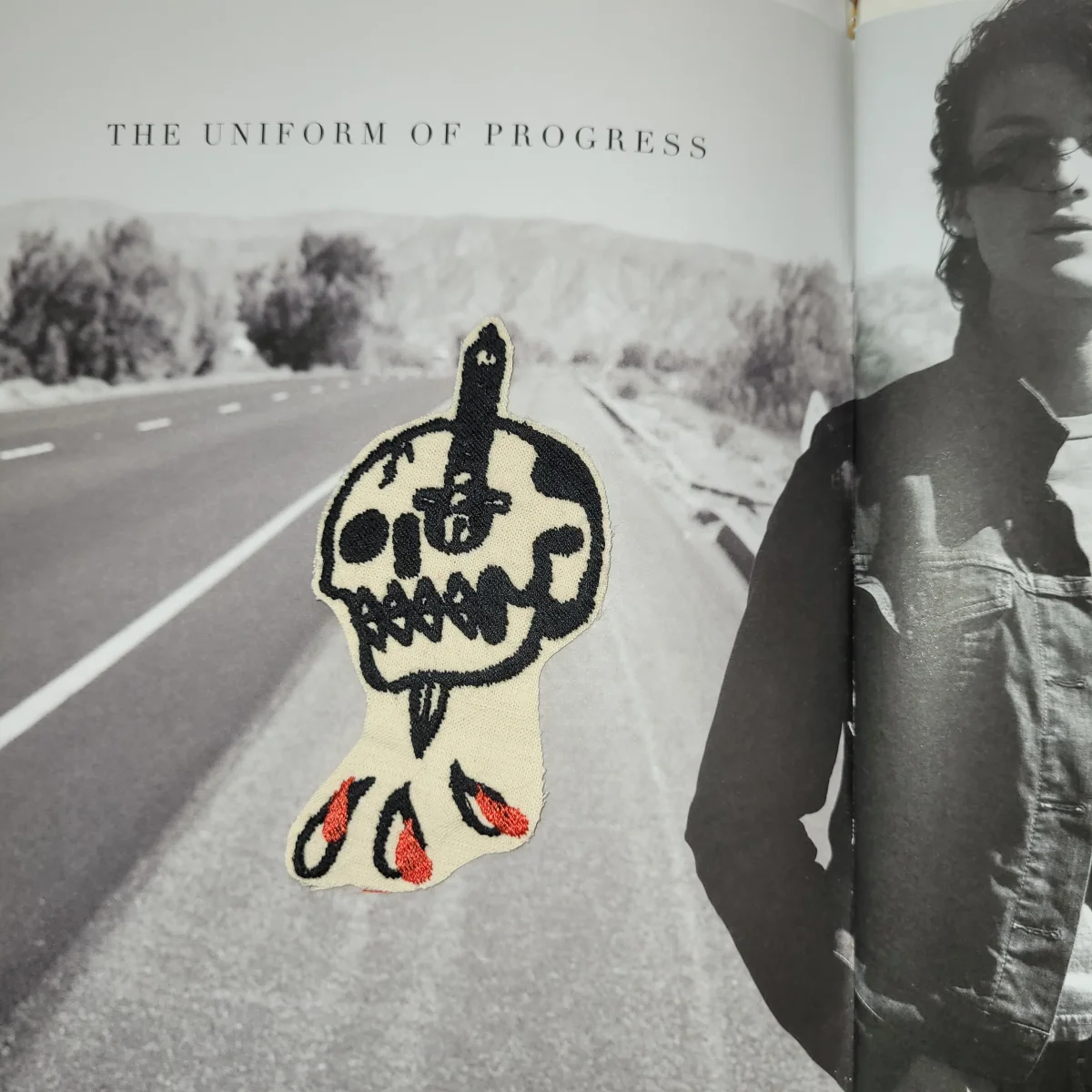 Patch Brodé "Knife in the eye" vintage SUR VIEUX TISSU COTON – Image 6