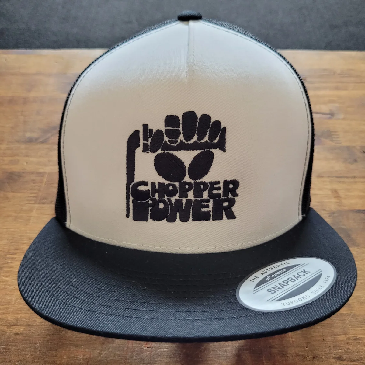 Trucker Cap Brodé "CHOPPER POWER" Version Fond Blanc / Noir – Image 6