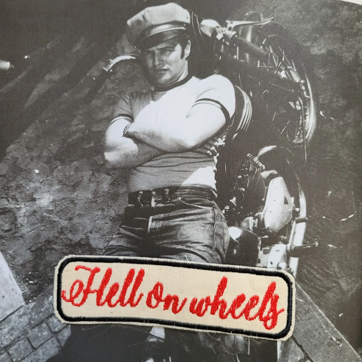 Patch Brodé "Hell on wheels" Perfect on your cut EN COTON