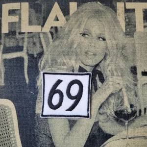 Patch Brodé "69" CARRE (Version Blanche)