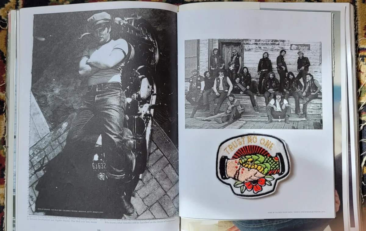 Patch brodé "Trust no one" – Image 3