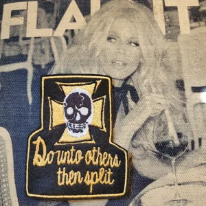 Patch Brodé "Do Unto Others Then Split" Version Black