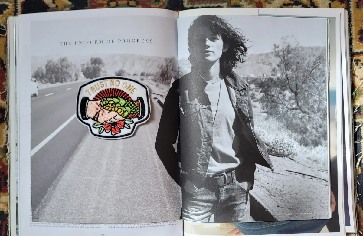 Patch brodé "Trust no one" – Image 4