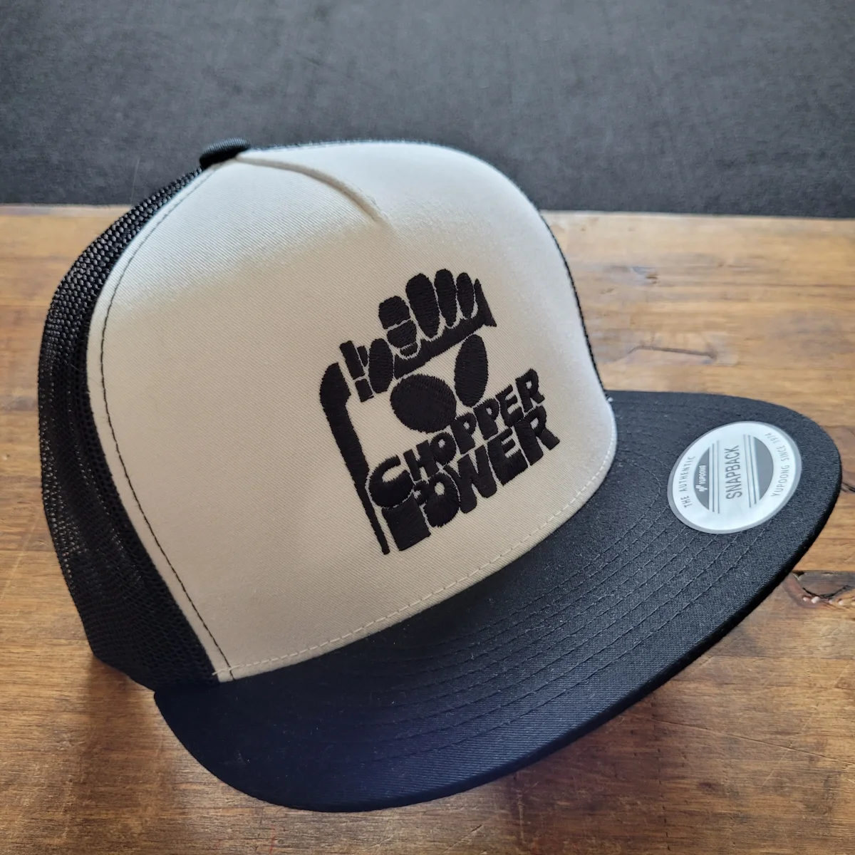 Trucker Cap Brodé "CHOPPER POWER" Version Fond Blanc / Noir – Image 2