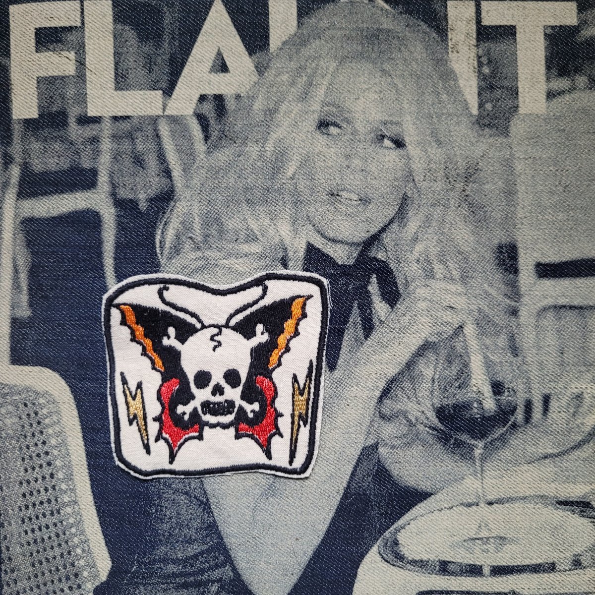 Patch brodé " Butterfly" SUR VIEUX TISSU COTON – Image 4