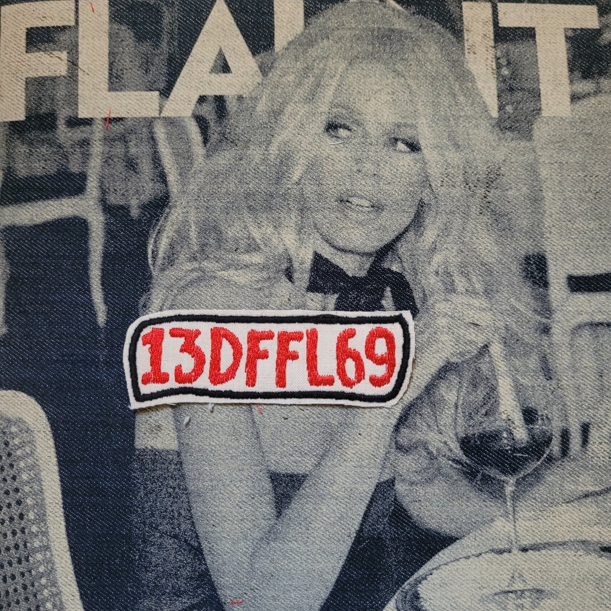 Patch Brodé "13DFFL69" Version Écru/Rouge/Noir EN VIEUX TISSU COTON – Image 6