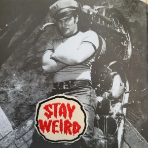Patch Brodé "Stay weird" Version rouge EN VIEUX TISSU COTON