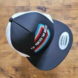Trucker Cap Brodé "FOREVER TWO WHEELS" Version Fond Noir / Blanc