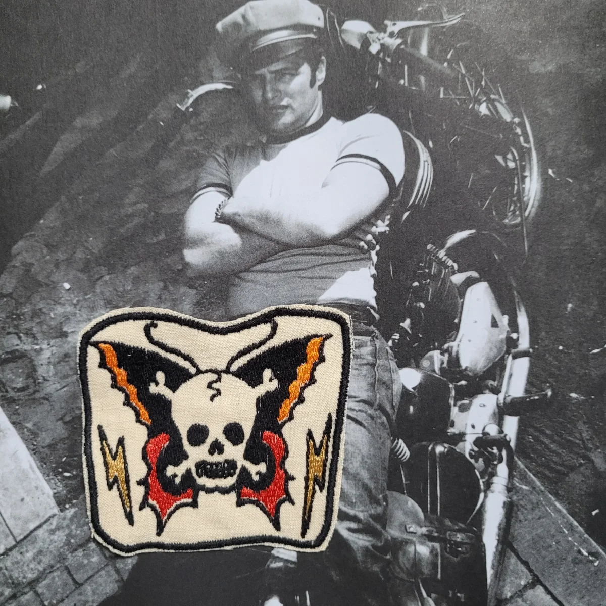 Patch brodé " Butterfly" SUR VIEUX TISSU COTON – Image 2