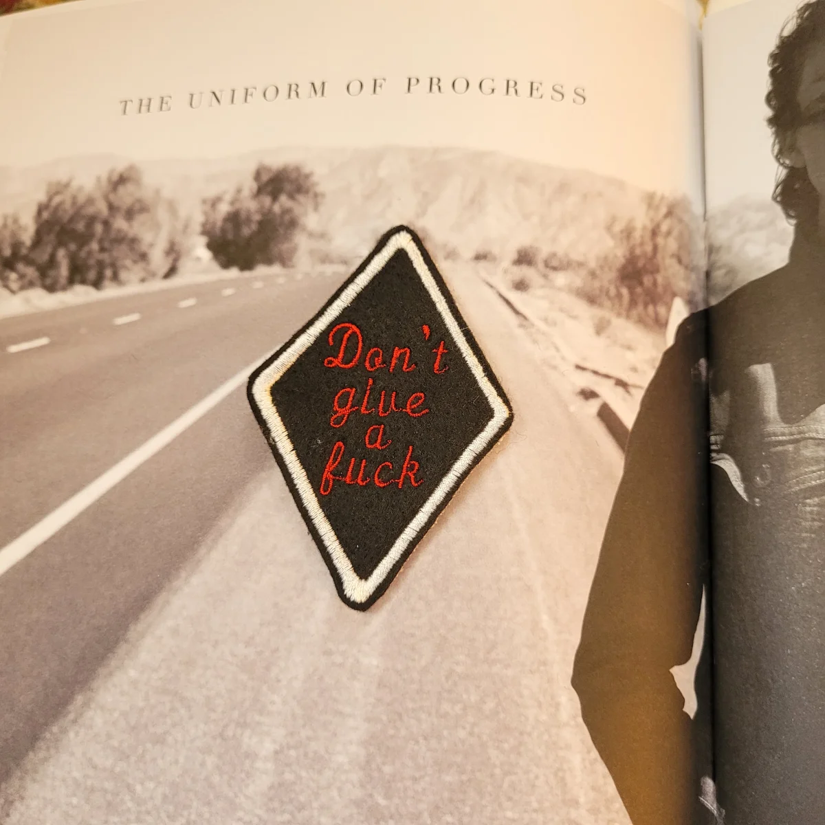 Patch Brodé "Don't give a fuck" (Losange) version black – Image 5