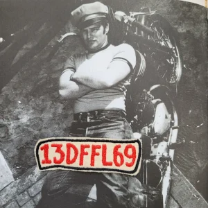 Patch Brodé "13DFFL69" Version Écru/Rouge/Noir EN VIEUX TISSU COTON