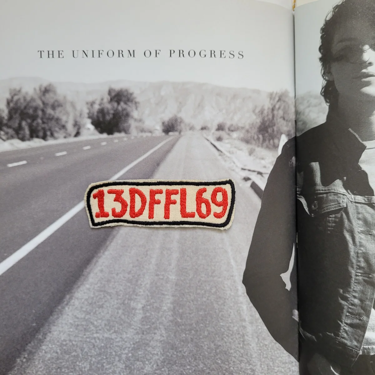 Patch Brodé "13DFFL69" Version Écru/Rouge/Noir EN VIEUX TISSU COTON – Image 5