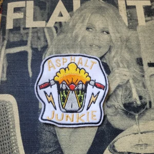 Patch brodé "Asphalt junkie"