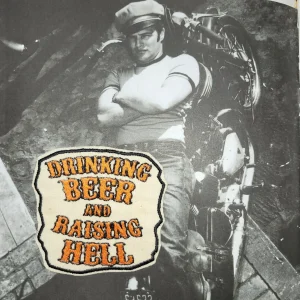 Patch Brodé "Drinking beer and raising hell" EN VIEUX TISSU COTON