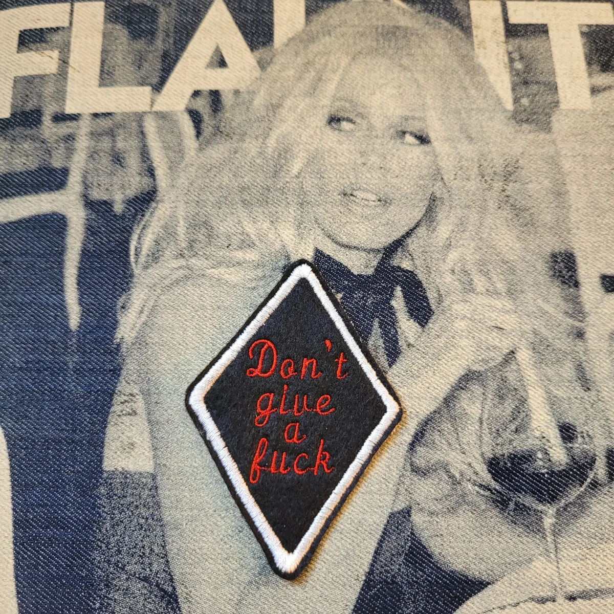 Patch Brodé "Don't give a fuck" (Losange) version black