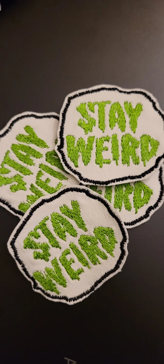 Patch Brodé "Stay weird" Version Vert EN VIEUX TISSU COTON – Image 7