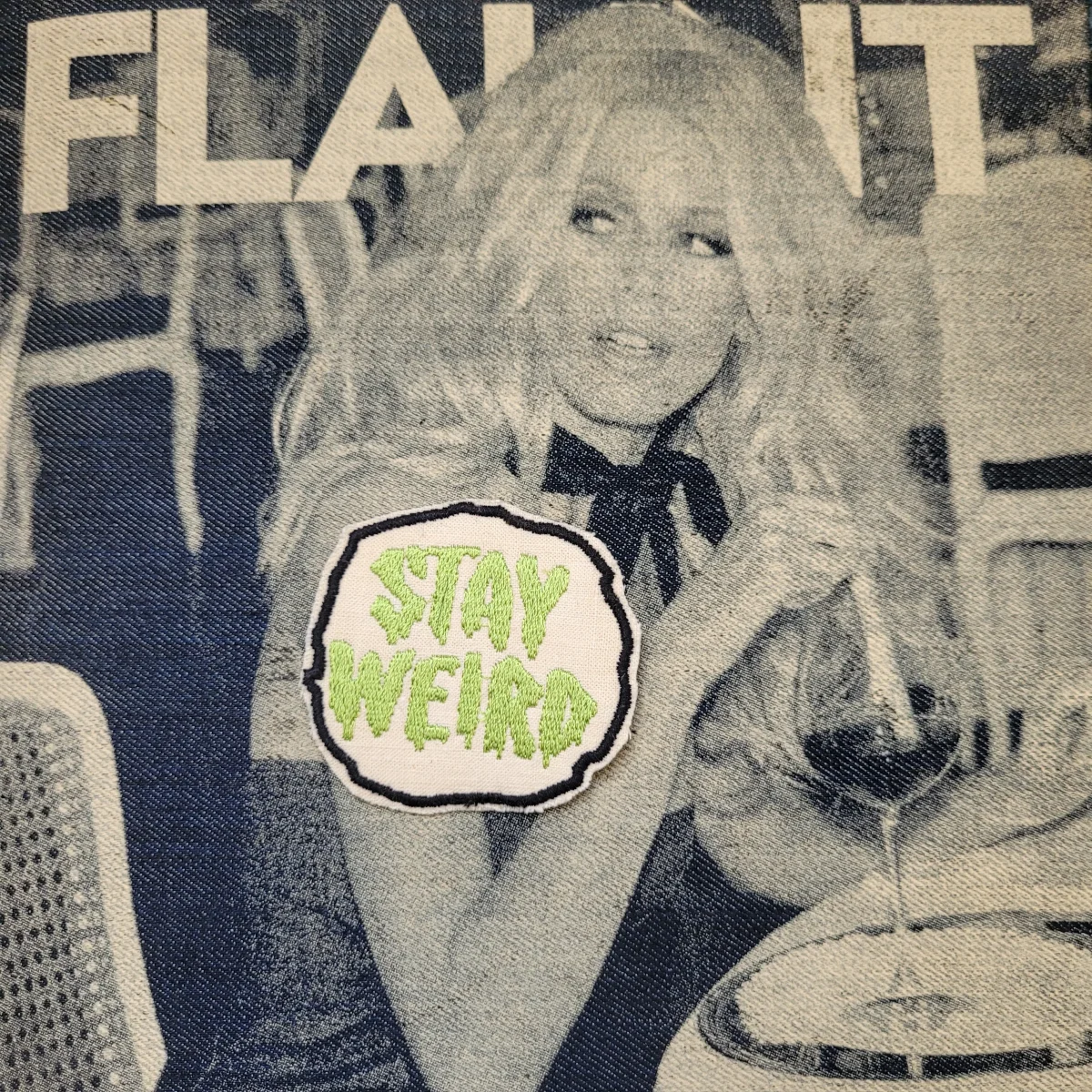 Patch Brodé "Stay weird" Version Vert EN VIEUX TISSU COTON – Image 4