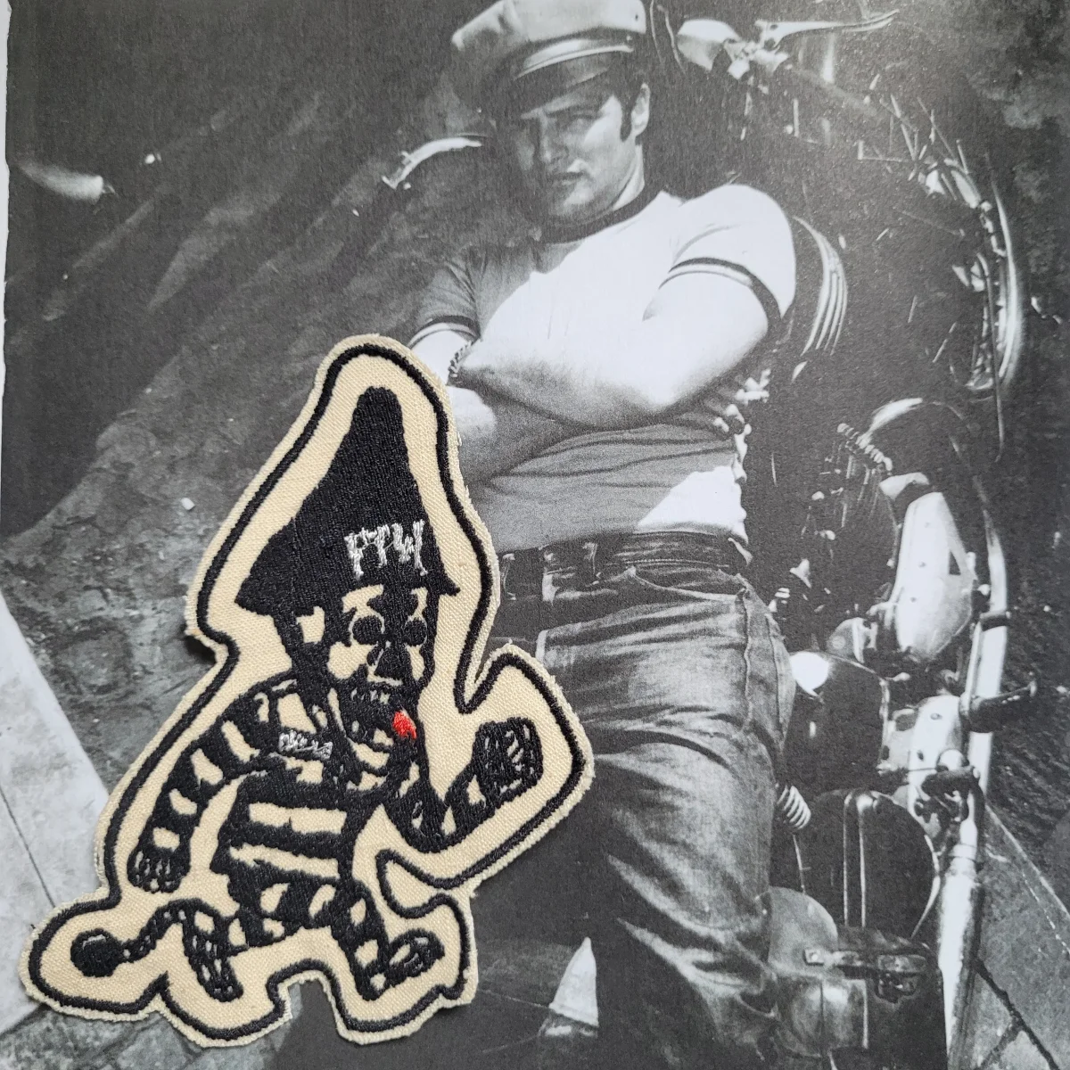 Patch Brodé "Prisonnier weirdo FTW" EN VIEUX TISSU COTON