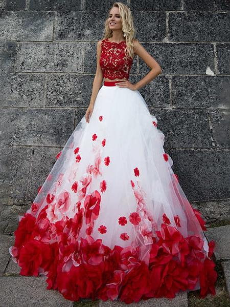 Robe de mariée fleurs rouges – Image 2