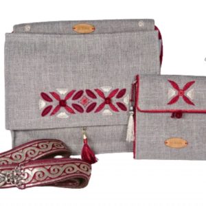 Sac brodé gris fleurs rouges