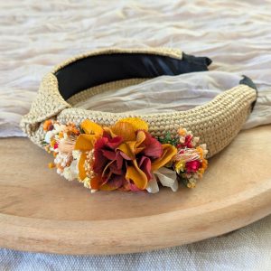 Serre-tête artisanal orné de fleurs séchées & stabilisées aux tonalités rouges, Coco Cinelle