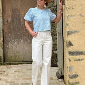 Top bleu broderie florale SAONA